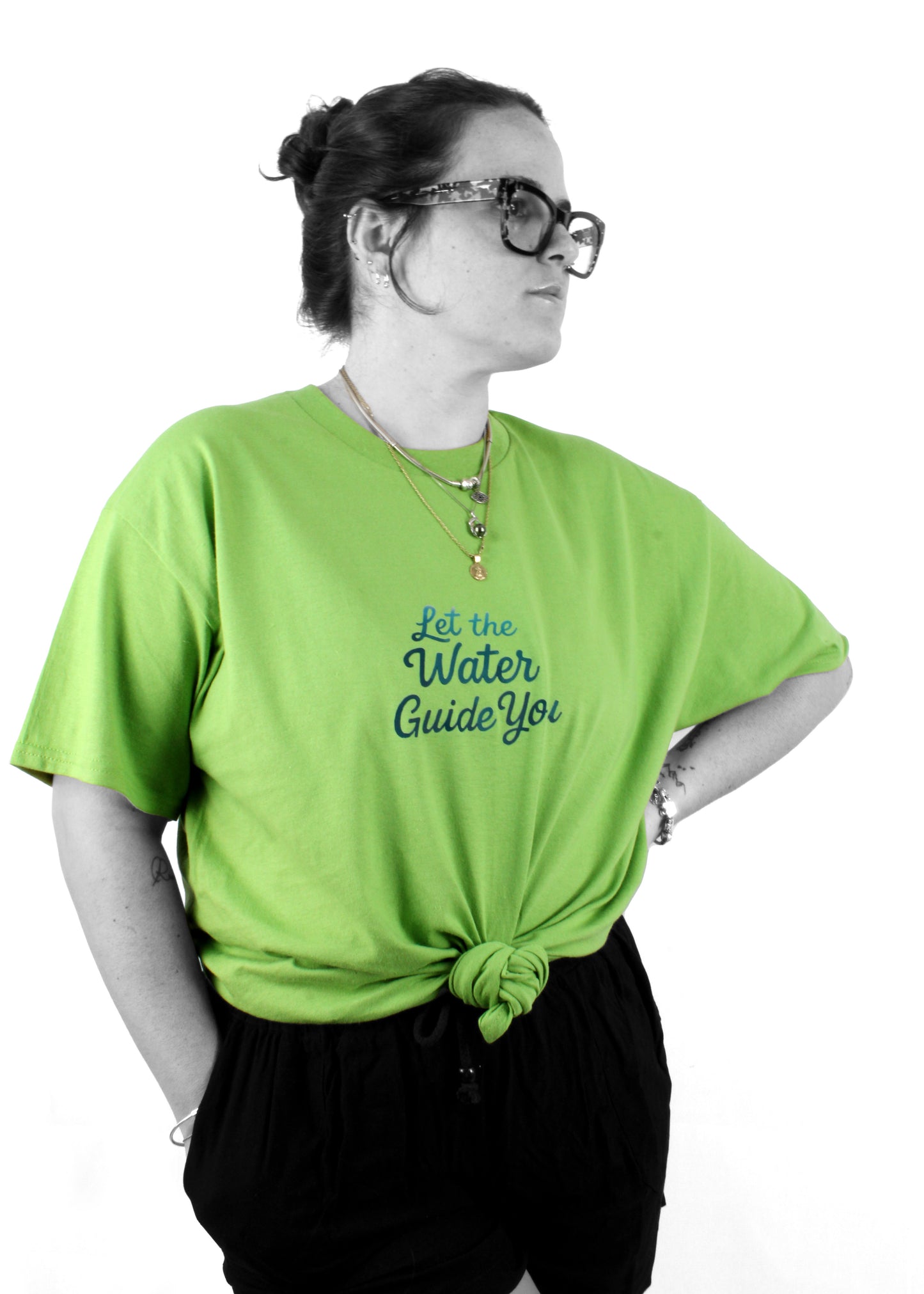 t-shirt_green kiwi_boat in the water